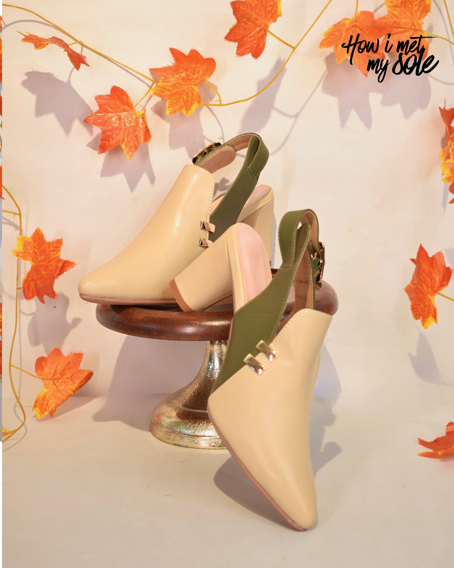 Comfortable 'Off-White Fall Fashioned' Off-White & Olive Green Pointed-Toe Heels - Sides