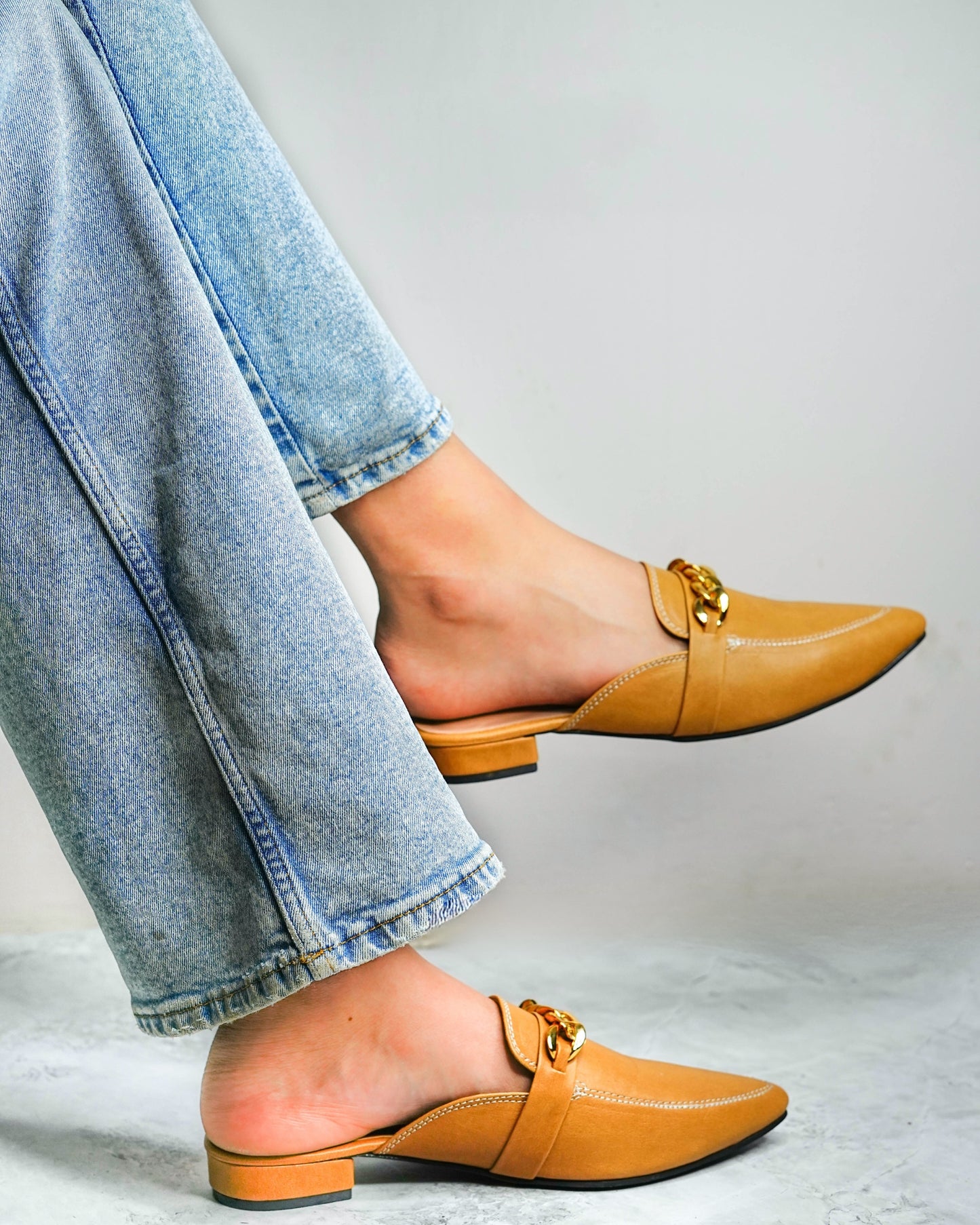 Donna Golden Chain Ochre Mules - In Feet